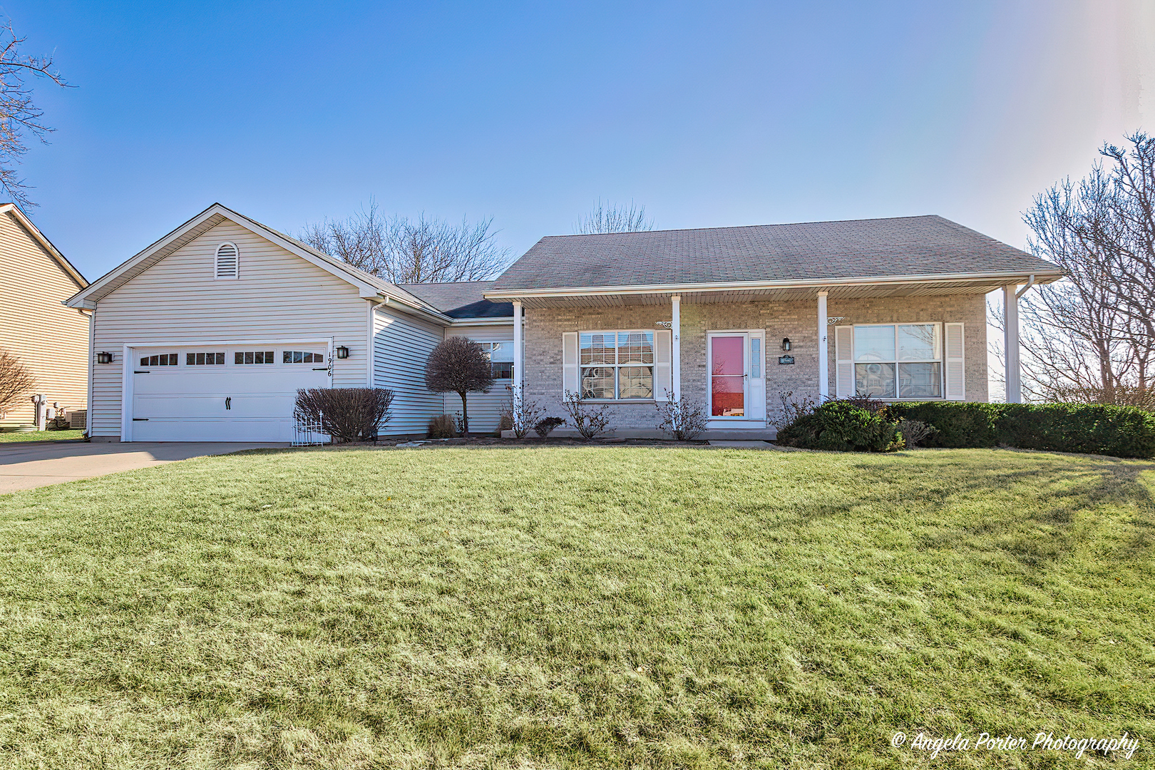 Property Photo:  1906 Redwood Lane  IL 60051 