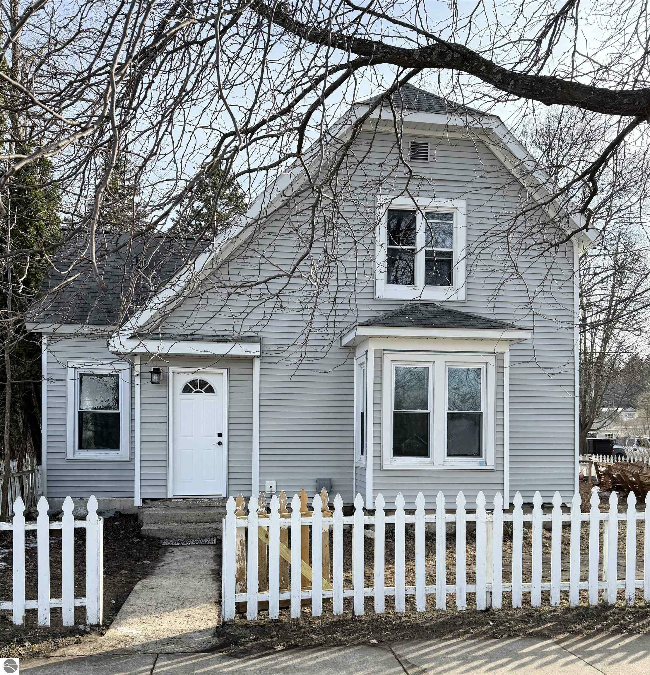 113 W Sixteenth Street  Traverse City MI 49684 photo
