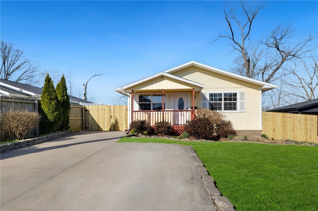 Property Photo: 1047 Main Street AR 72712