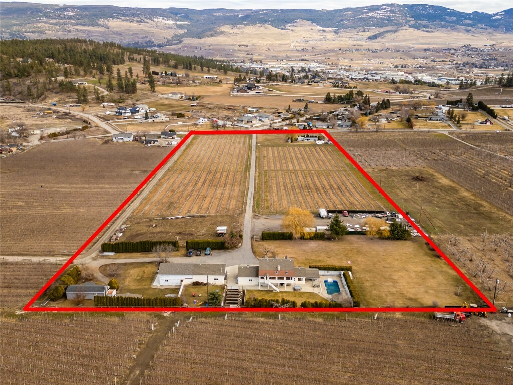 Photo de la propriété:  2547 Sexsmith Road  BC V1V 2G6 