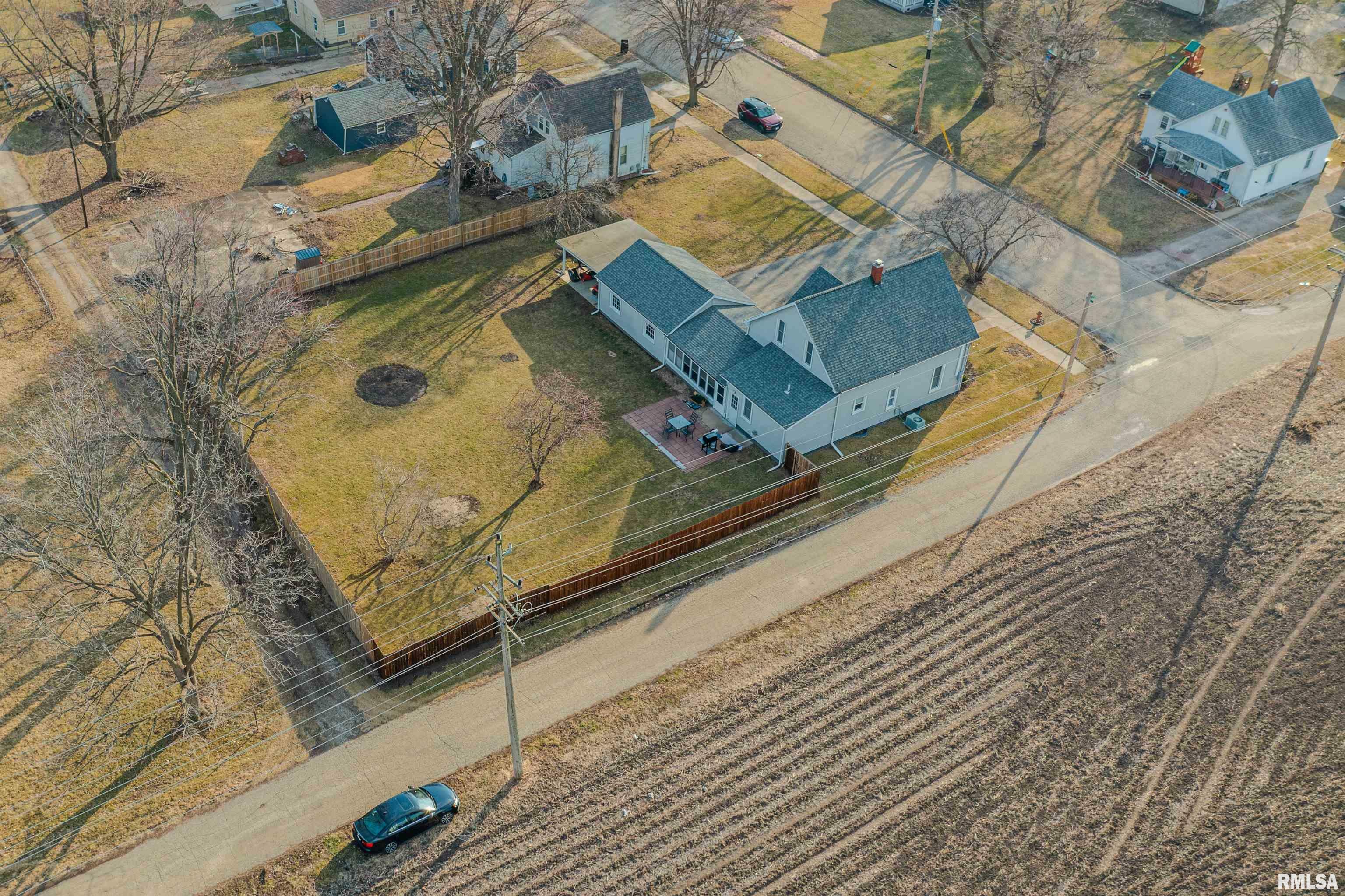 Property Photo:  979 N 5th Avenue  IL 61520 