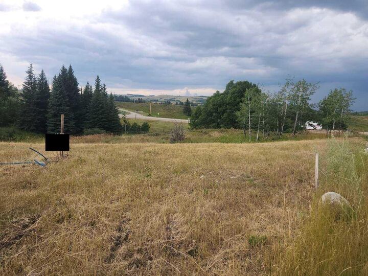Property Photo: 430 Cottageclub Cove AB T4C 1B1