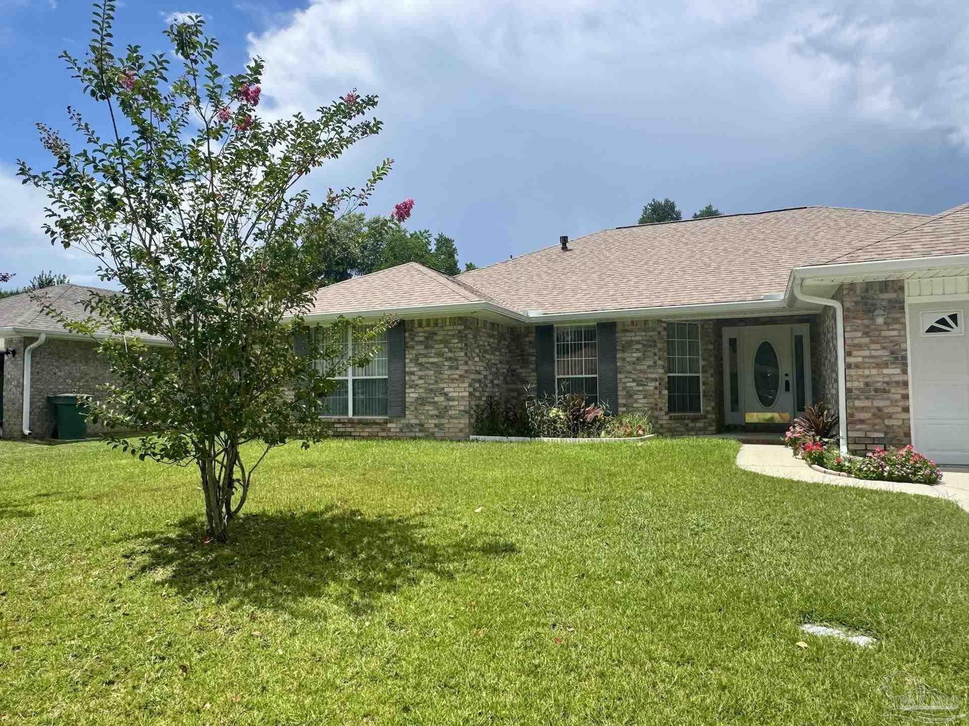 Property Photo:  1006 Lake Aire Dr  FL 32506 