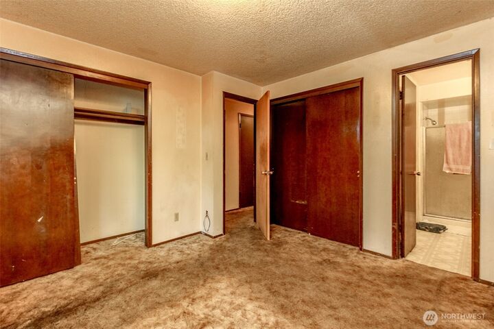 Property Photo: 424 E 80th St WA 98404