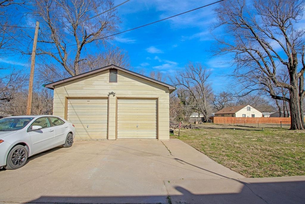 Property Photo:  806 N Clara St  KS 67212 