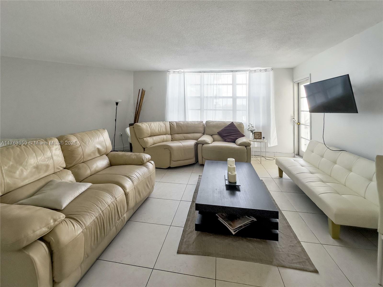 Property Photo: 2750 NE 183rd St 407 FL 33160