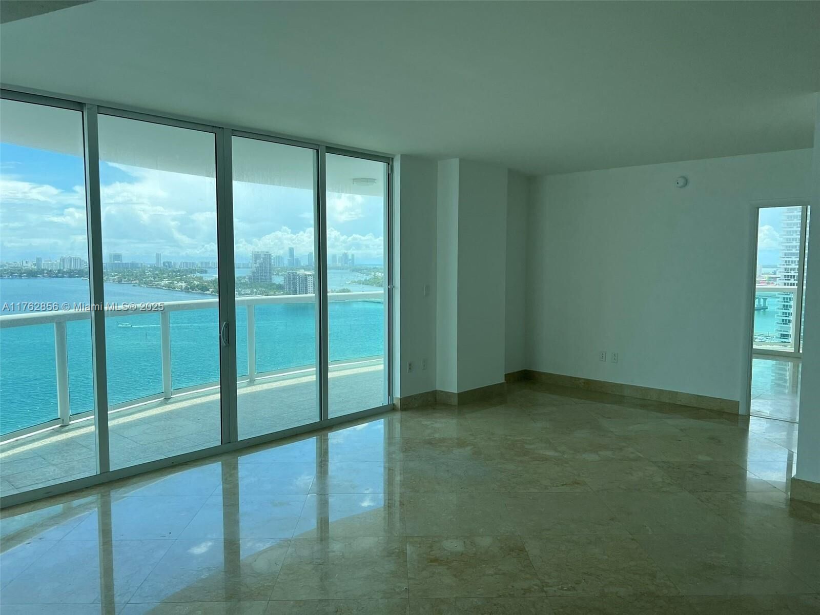Property Photo:  1800 N Bayshore Dr 1901  FL 33132 