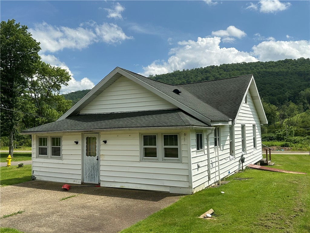 Property Photo: 7 Hedgehog Lane PA 16701