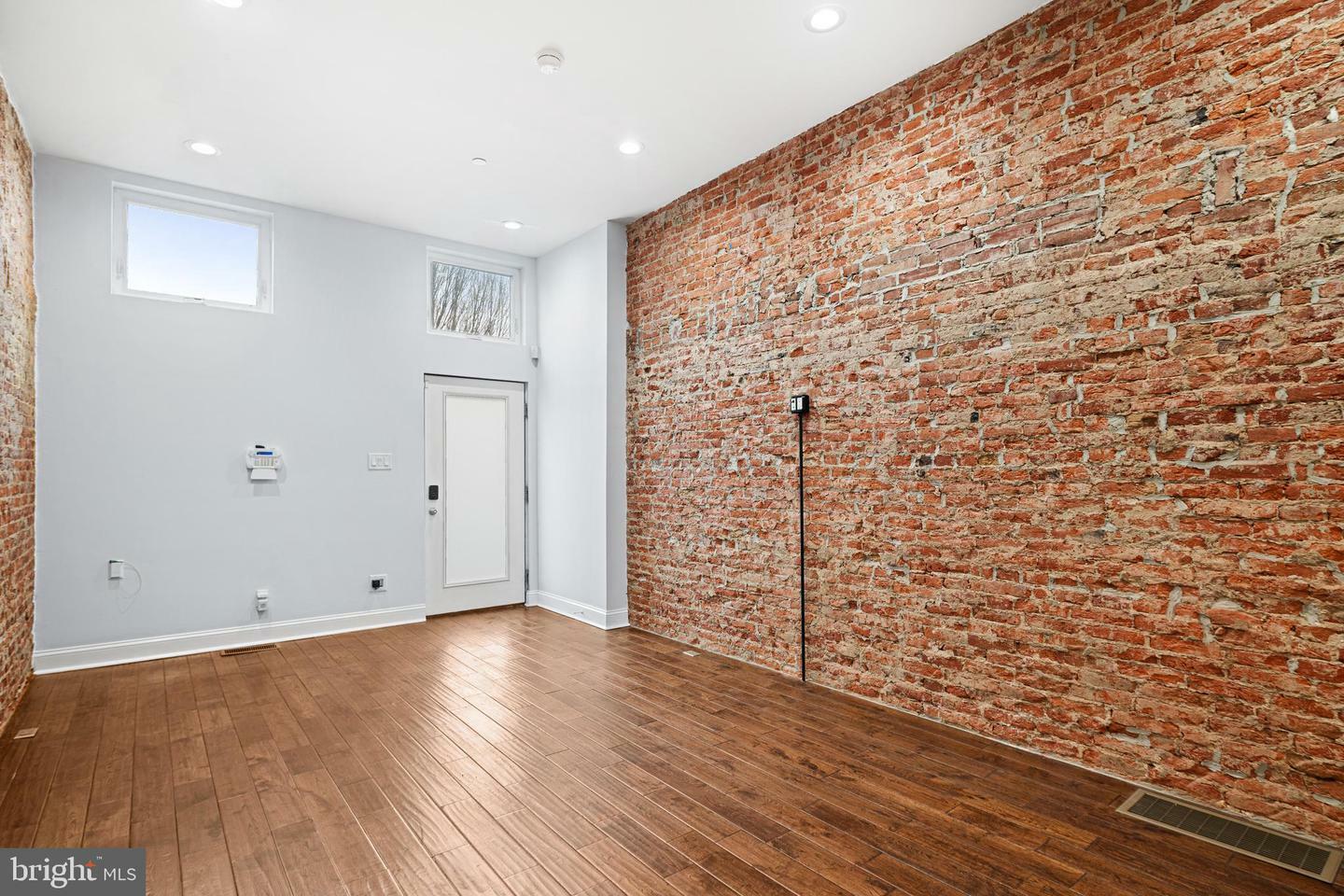 Property Photo: 550 E Hewson Street PA 19125