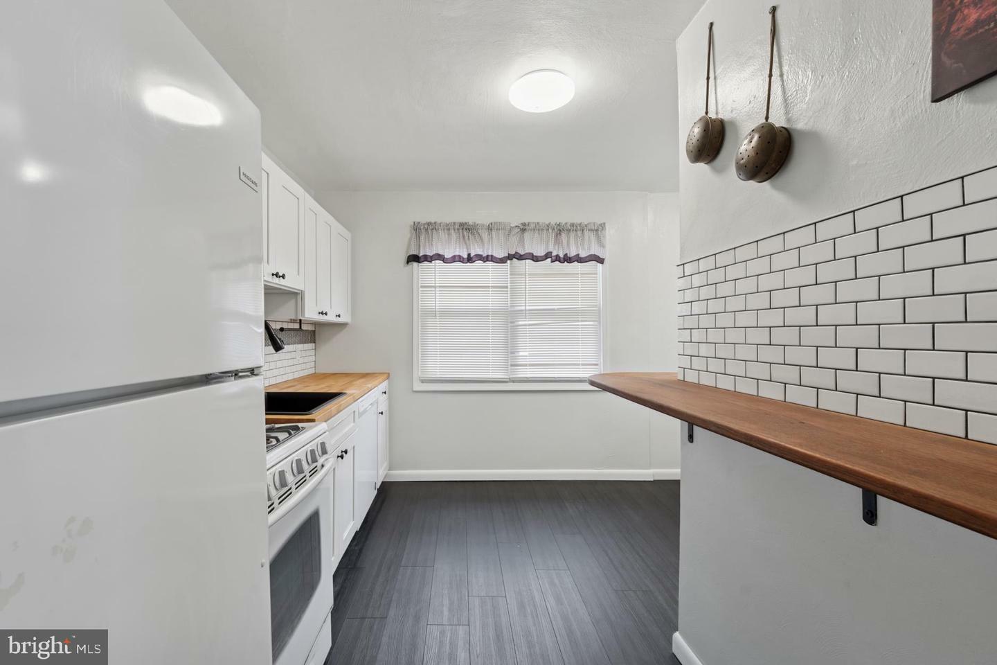 Property Photo: 719 Pennsylvania Avenue PA 19086