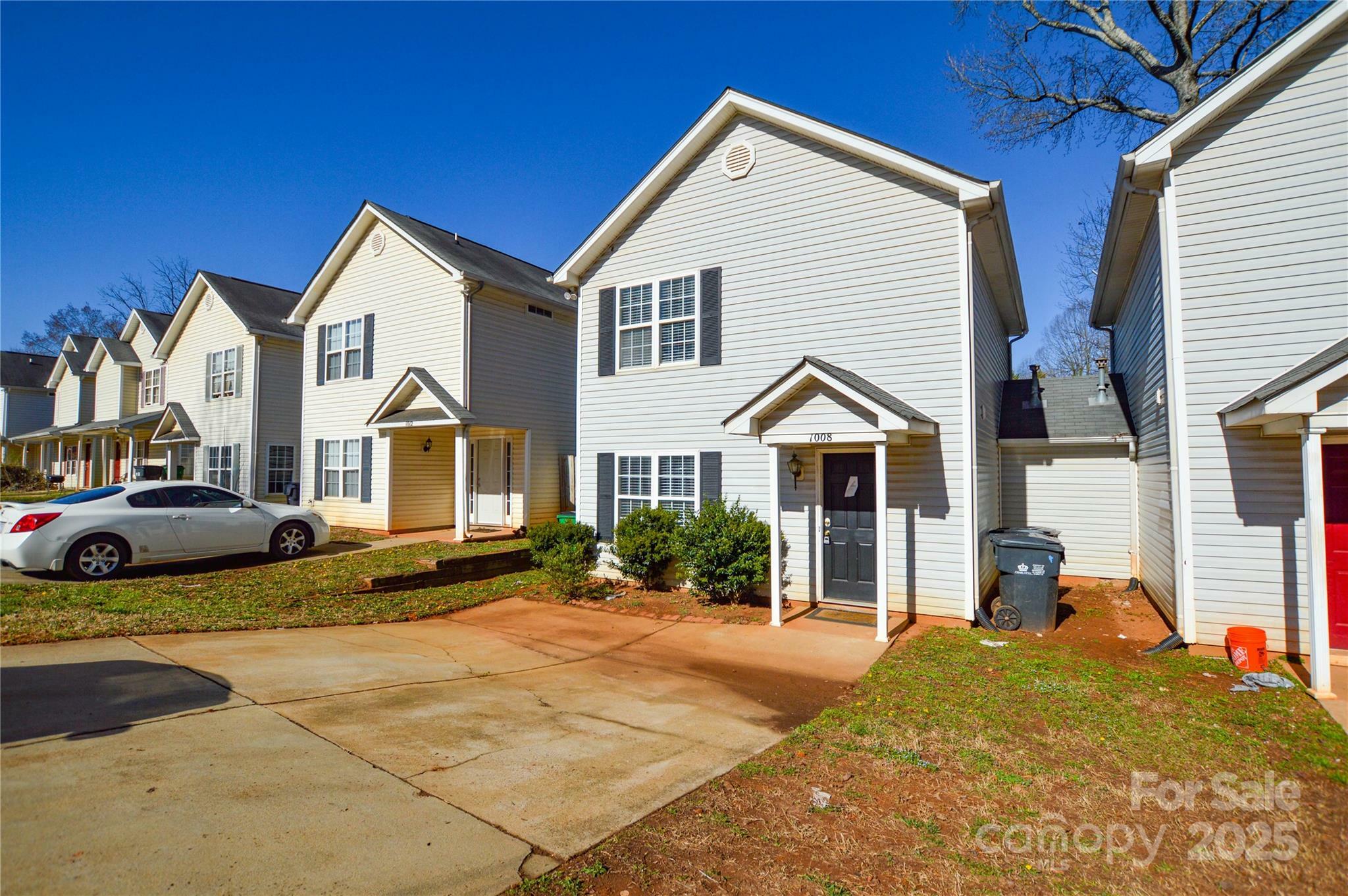 Property Photo: 1008 Beaugard Drive NC 28208