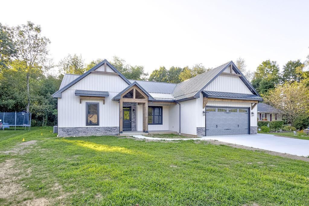 Property Photo: 2599 Apple Valley Drive OH 43028