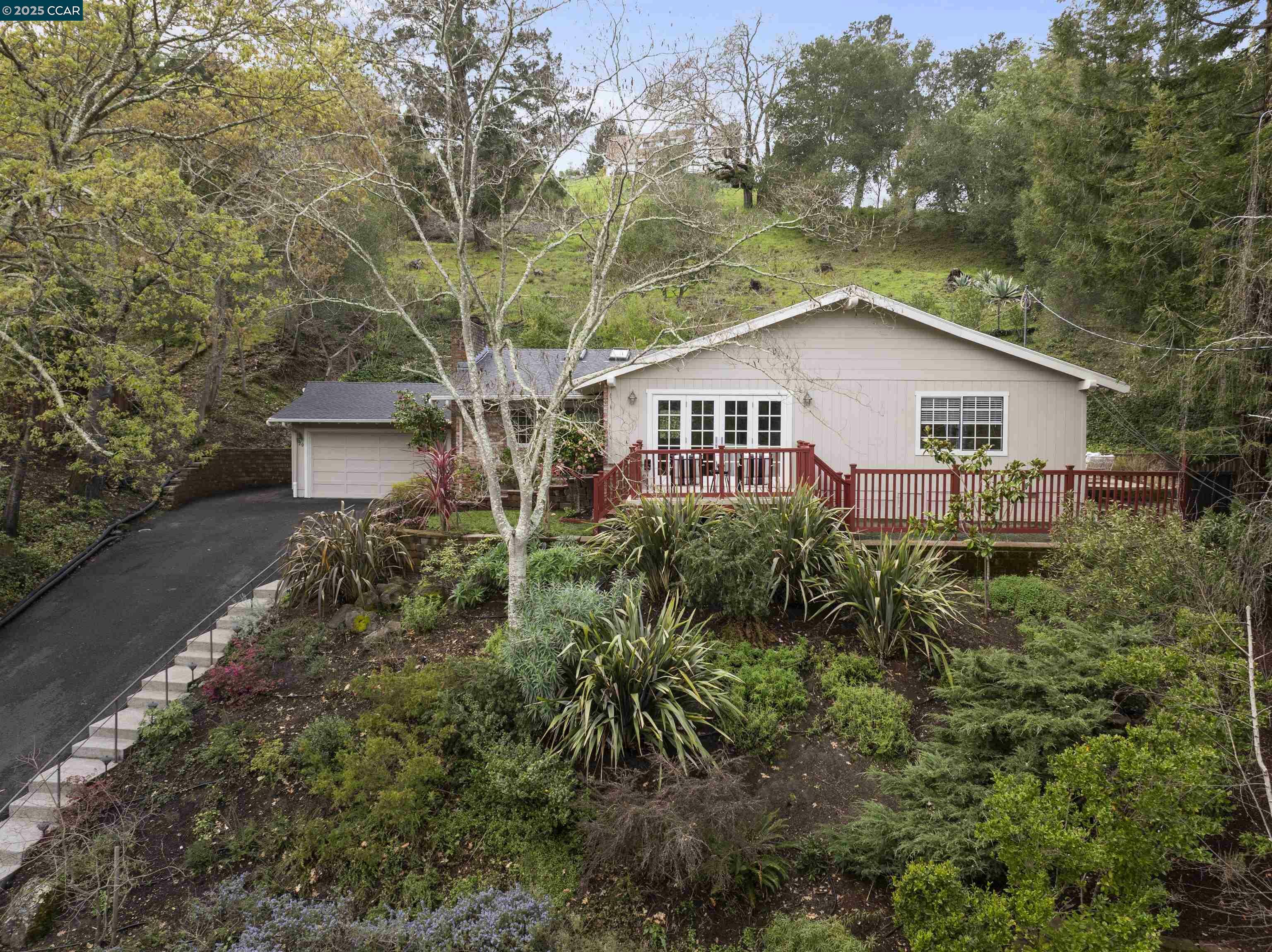 29 Greenwood Ct  Orinda CA 94563 photo