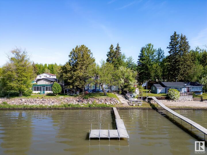 Property Photo: 809 8 Street AB T0E 1A0
