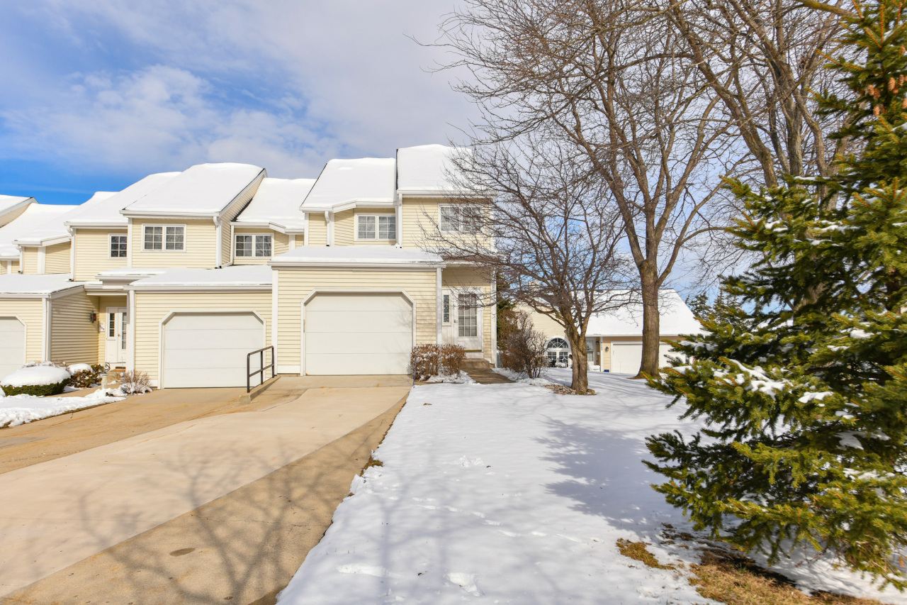 Property Photo: 7756 W Tuckaway Shores Dr 7756 WI 53132