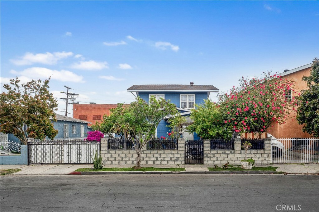 Property Photo:  6324 Denver Avenue  CA 90044 