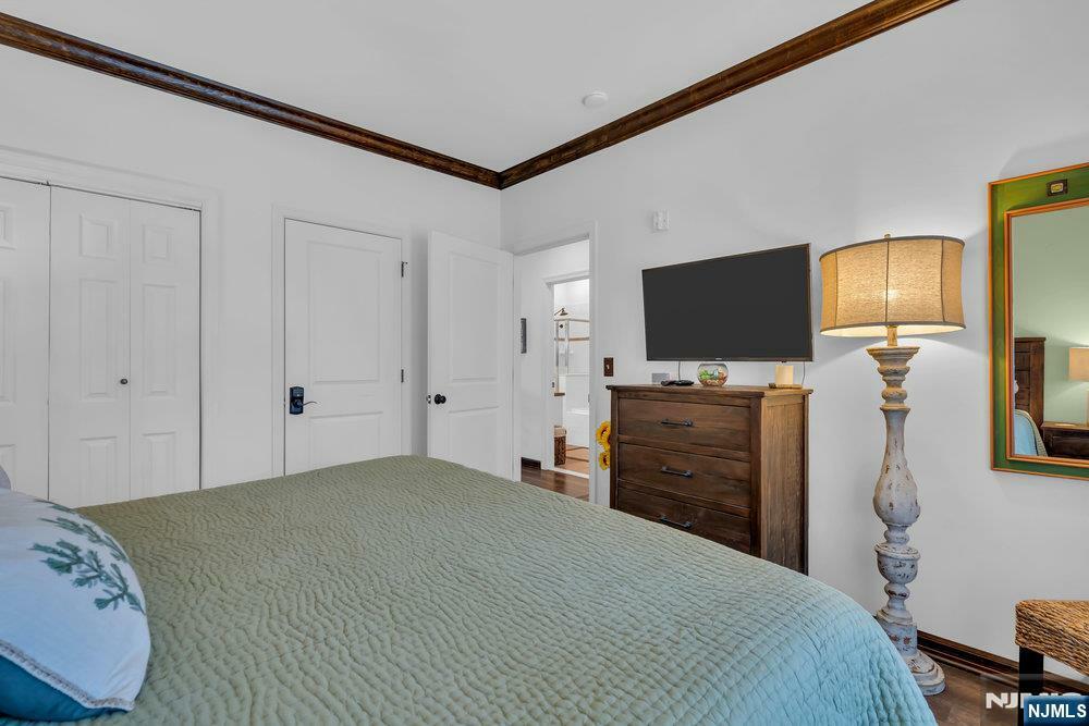 Property Photo:  1-12 Pine Crescent  NJ 07462 