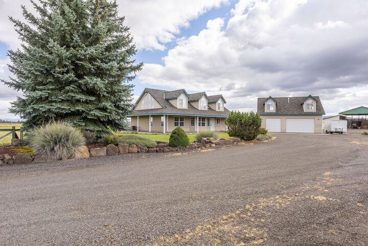 Property Photo: 24585 Dodds Road OR 97701