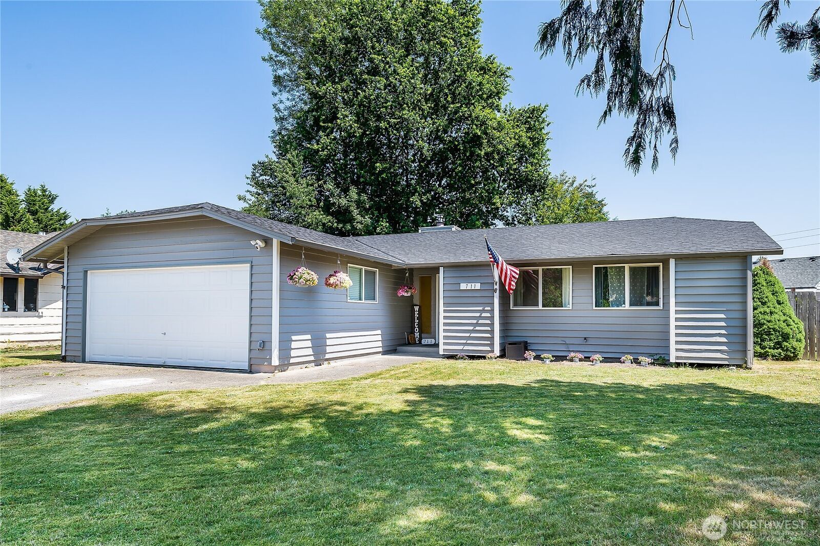 Property Photo:  711  Natalie Place  WA 98022 