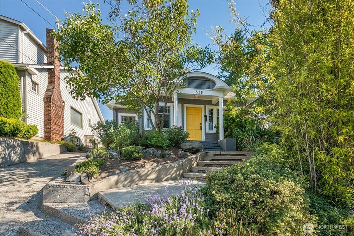 Property Photo:  328 NE 51st Street  WA 98105 