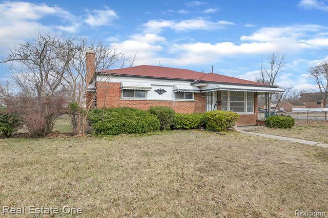 Property Photo: 27418 Maplewood Street MI 48135