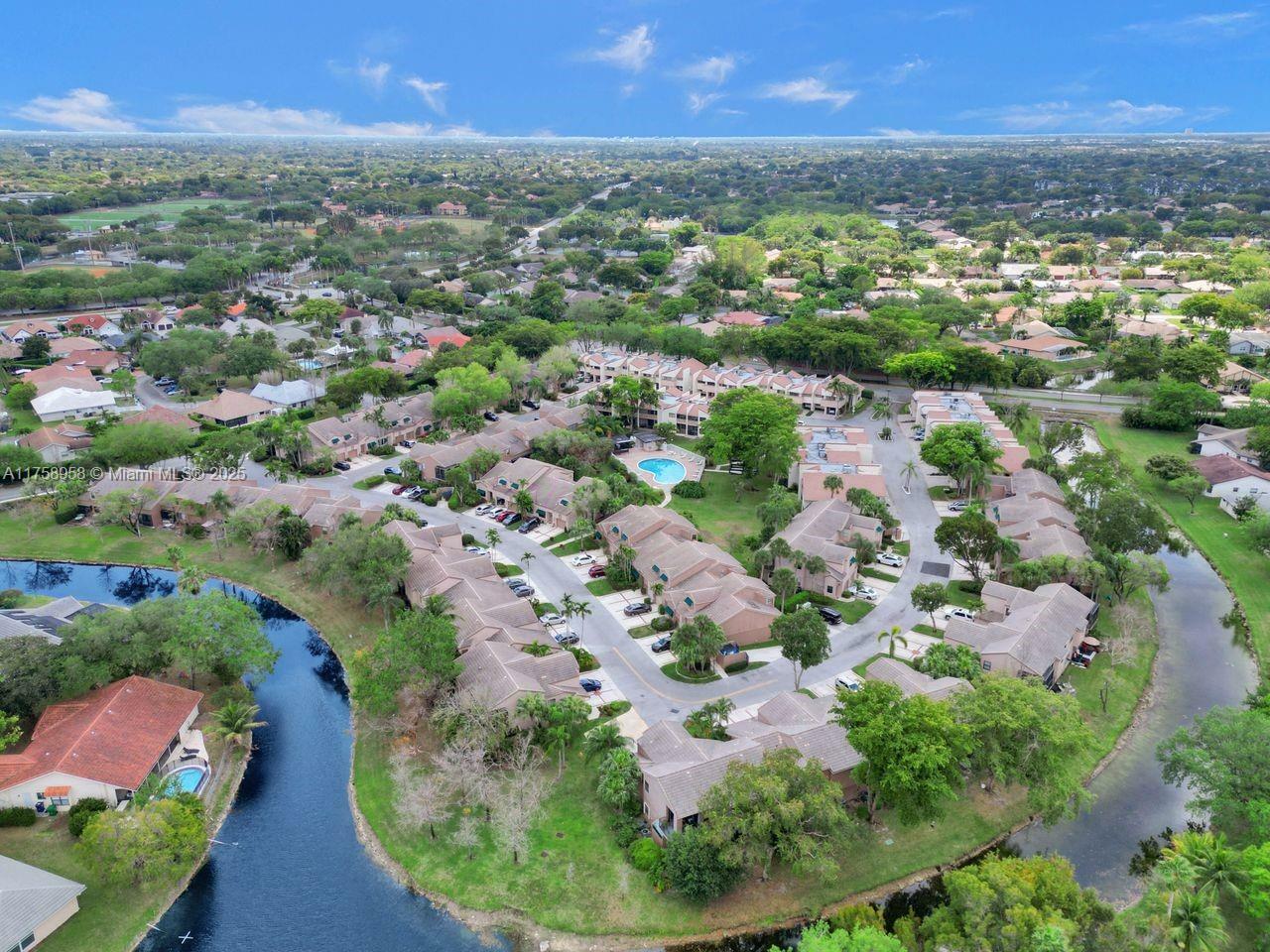 Property Photo: 1627 Cypress Pointe Dr 2-1 FL 33071