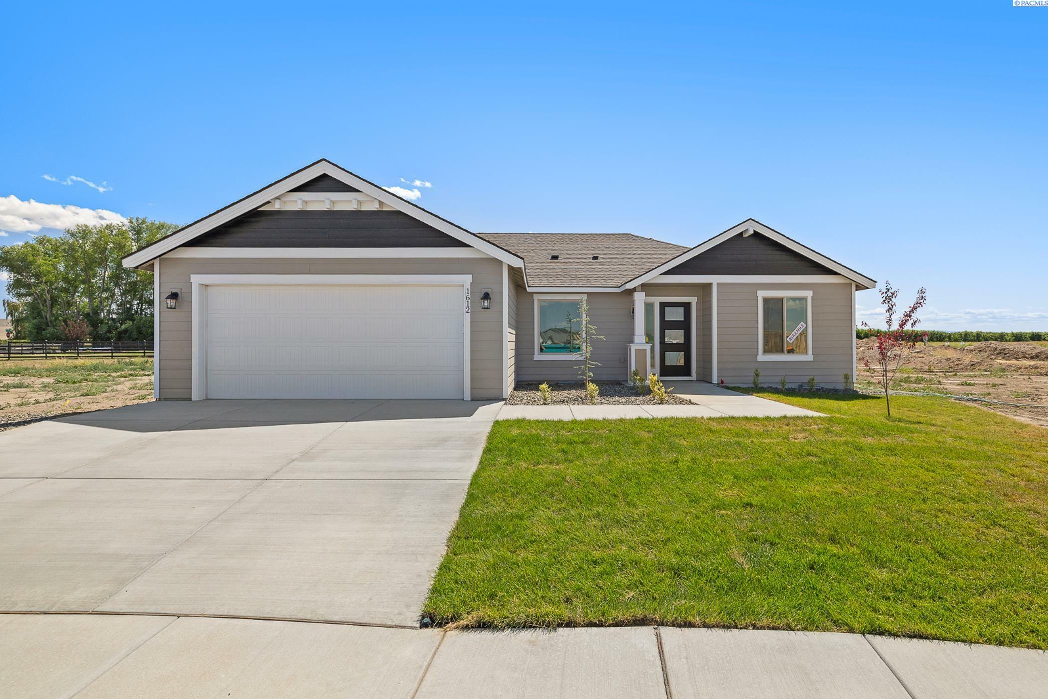 Property Photo: 1612 Diamond Ave WA 98930