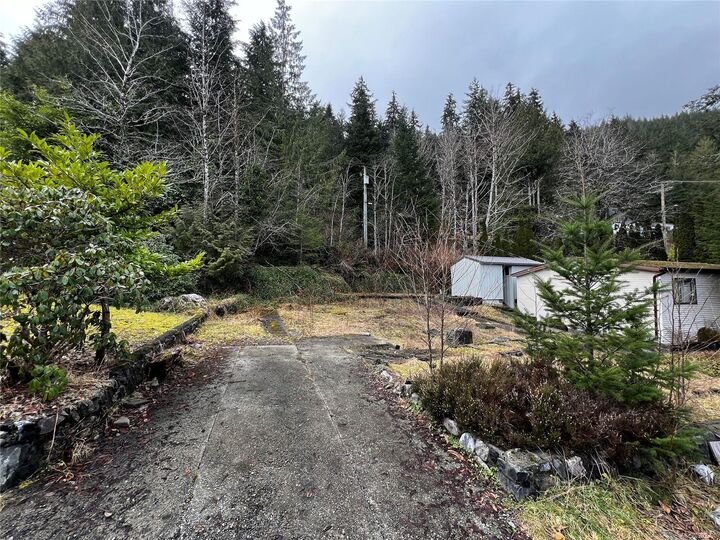 854 Maquinna Dr S — photo 1