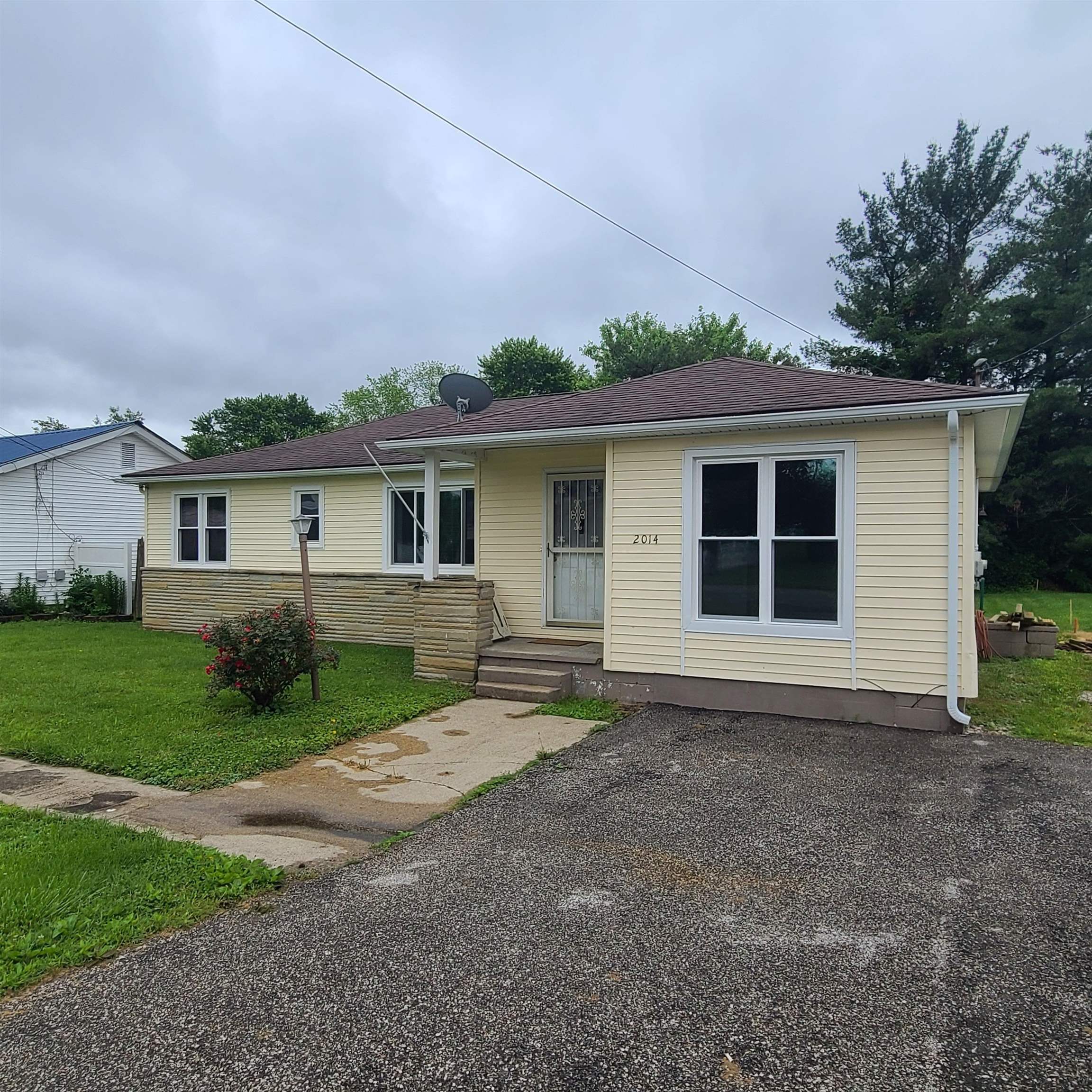 Property Photo:  2014 E Main Street  KY 41144 