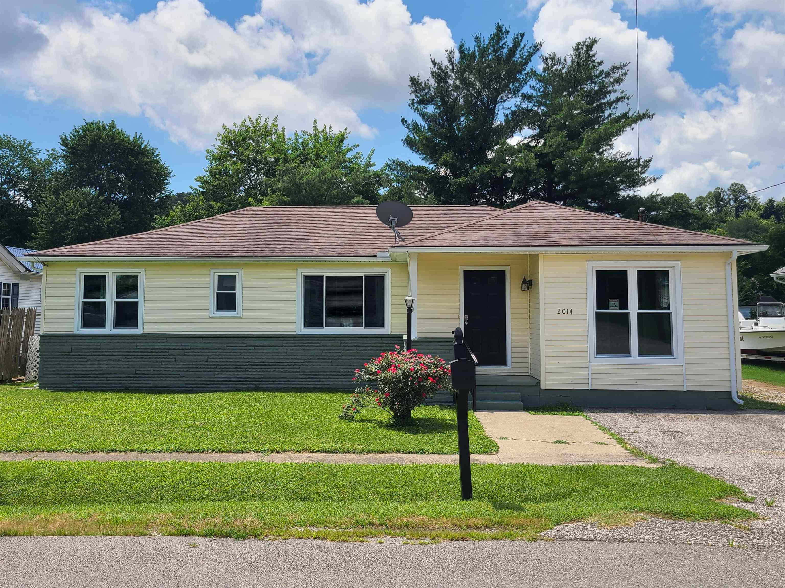 Property Photo:  2014 E Main Street  KY 41144 