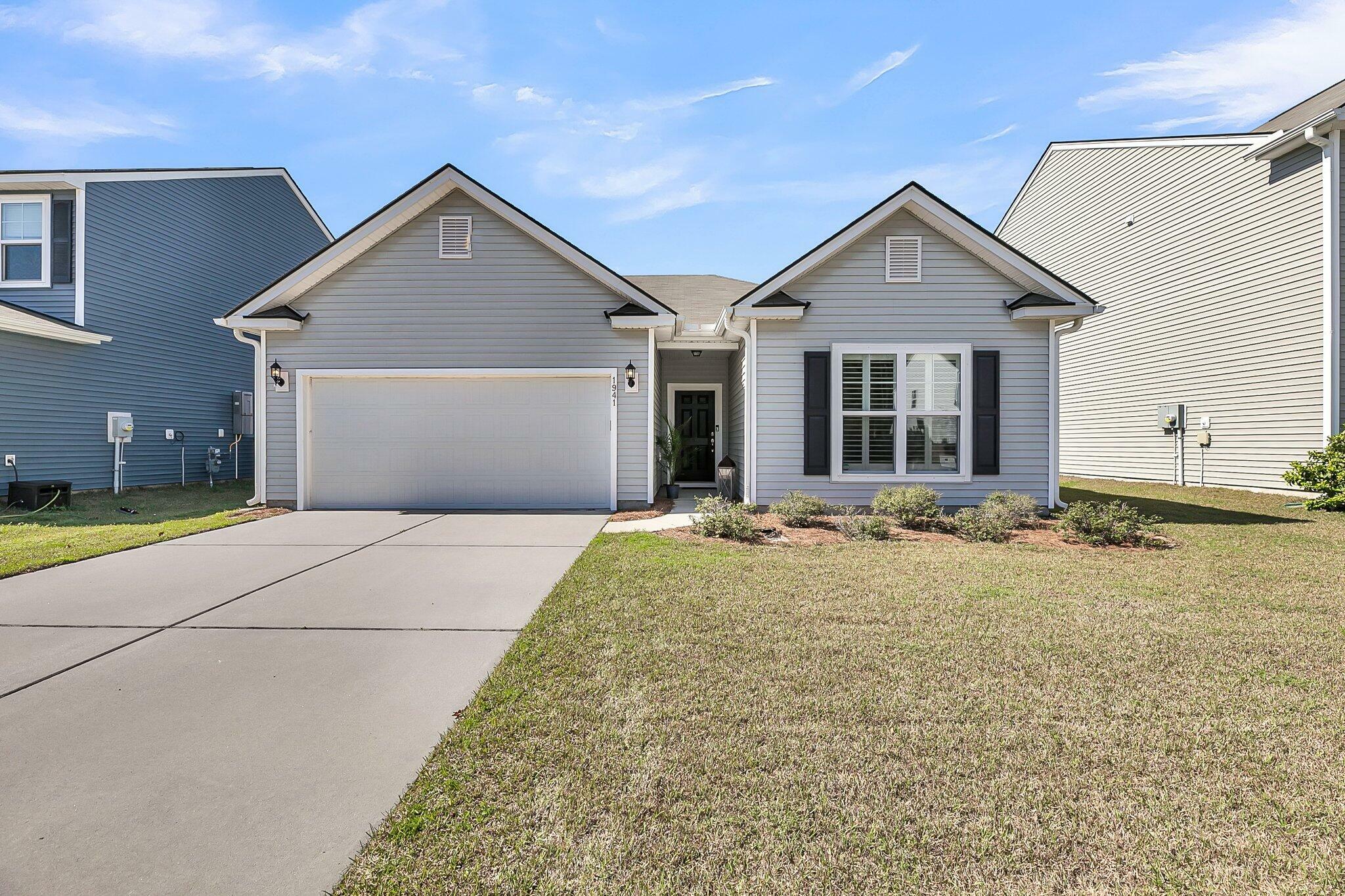 Property Photo: 1941 Zonny Moss Drive SC 29455