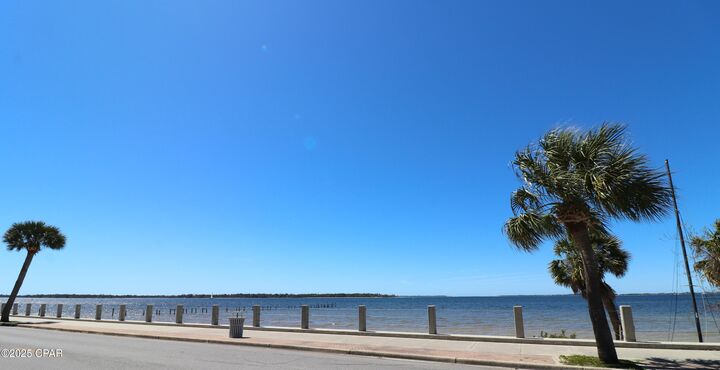 Property Photo: 207 Linda Avenue FL 32401