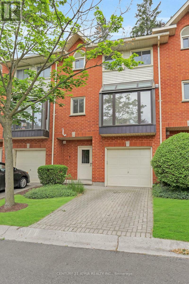 Photo de la propriété: 683 Windermere Road 7 ON N5X 3T9