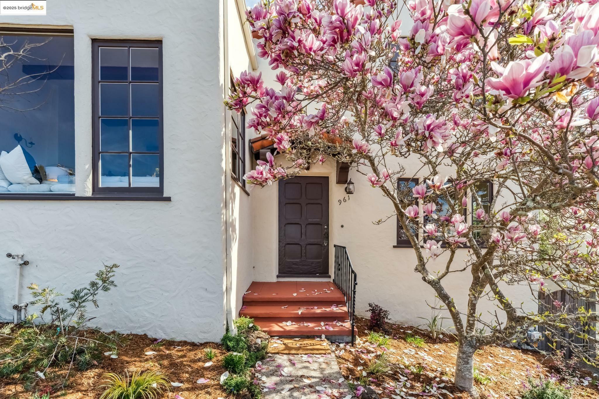 Property Photo: 961 Hilldale CA 94708