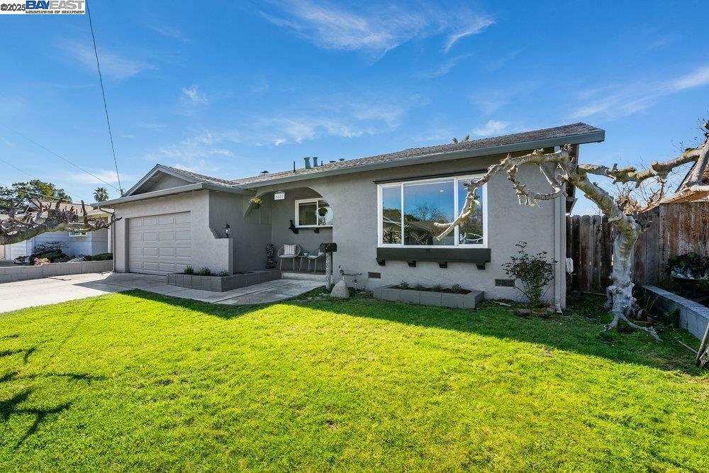Property Photo: 6880 Cedar Ln CA 94568