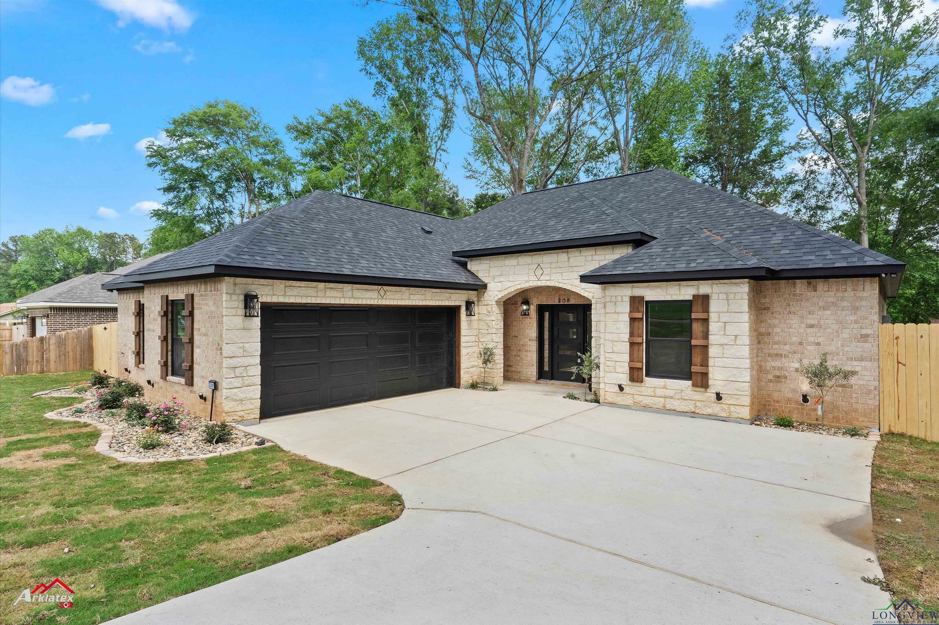 Property Photo: 208 Belmont TX 75672