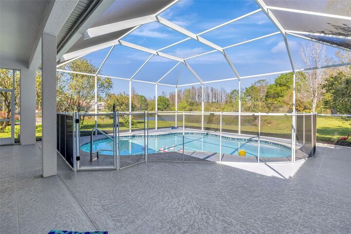 Property Photo:  10218 Garden Alcove Drive  FL 33647 