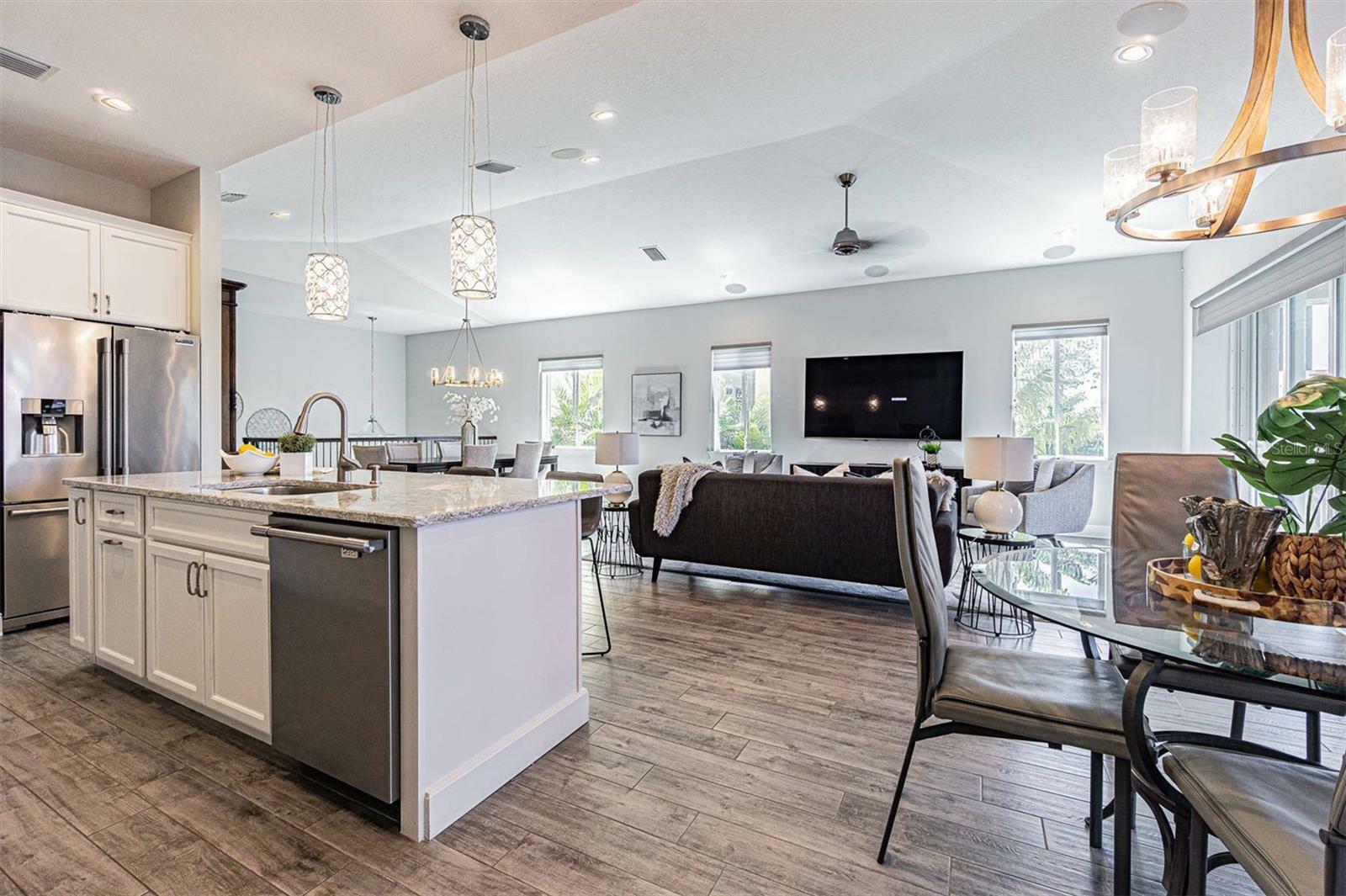 Property Photo: 16 Franklin Court S A FL 33711