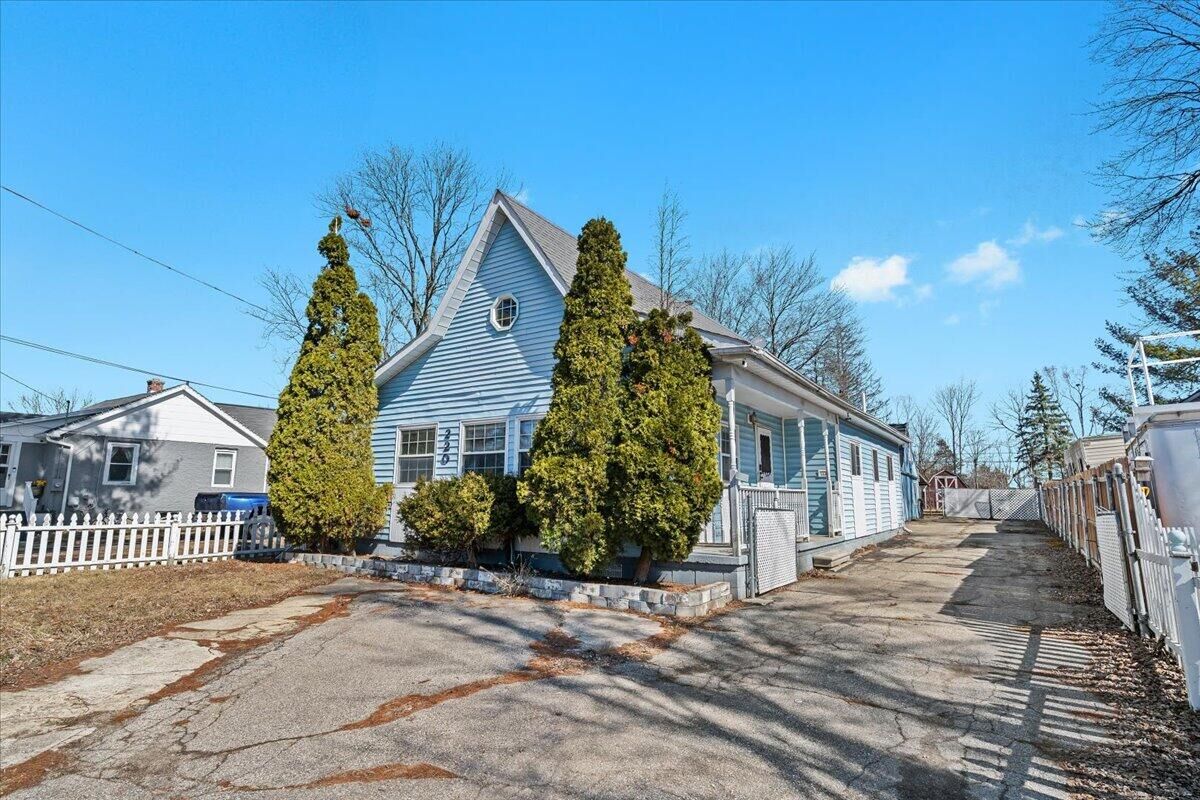 Property Photo:  220 Marion Avenue  MI 48328-3228 