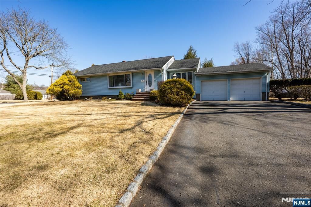 Property Photo:  15 Judith Place  NJ 07470 