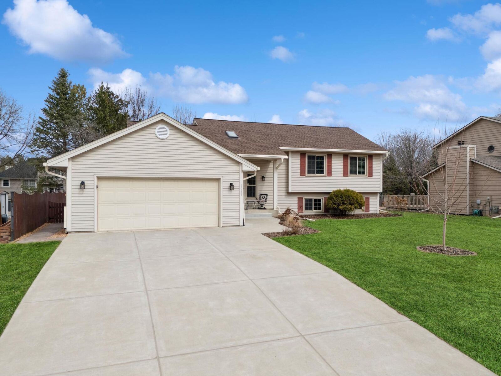 Property Photo:  1041 Ticonderoga Trail  MN 55123 