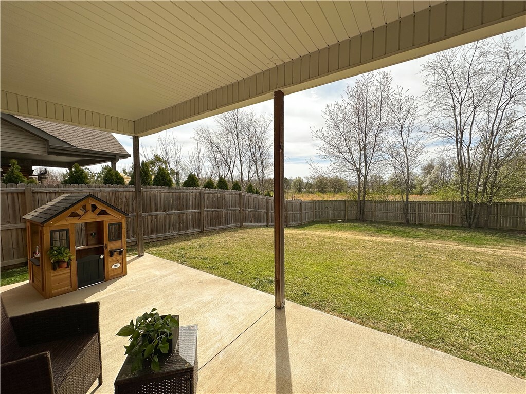 Property Photo: 6253 W Limerick Way AR 72704
