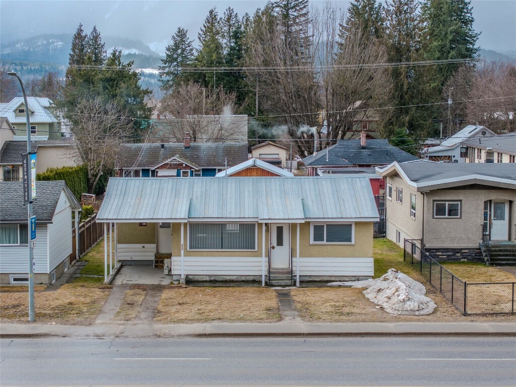 Property Photo: 815 Victoria Road BC V0E 2S0