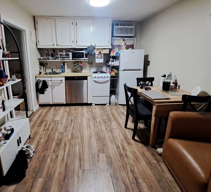 Property Photo:  57 Salem Street 1R  MA 02113 