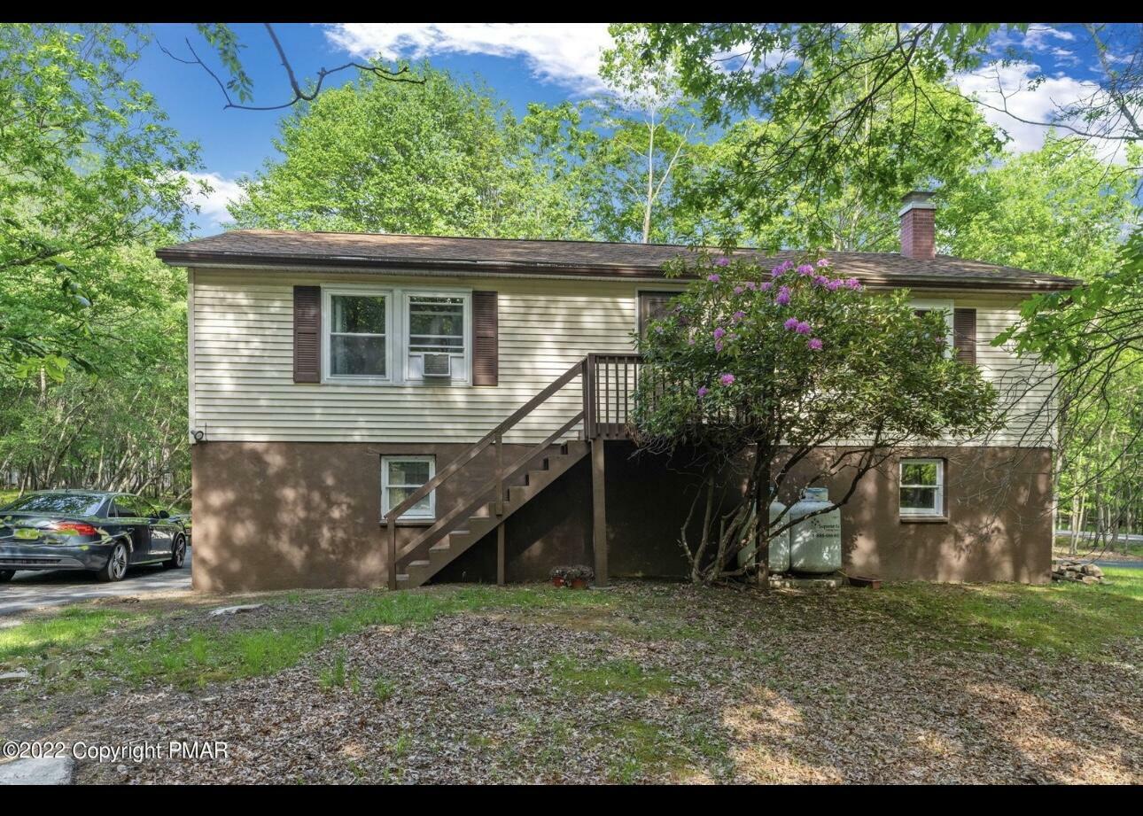 Property Photo: 148 Sycamore Circle PA 18210