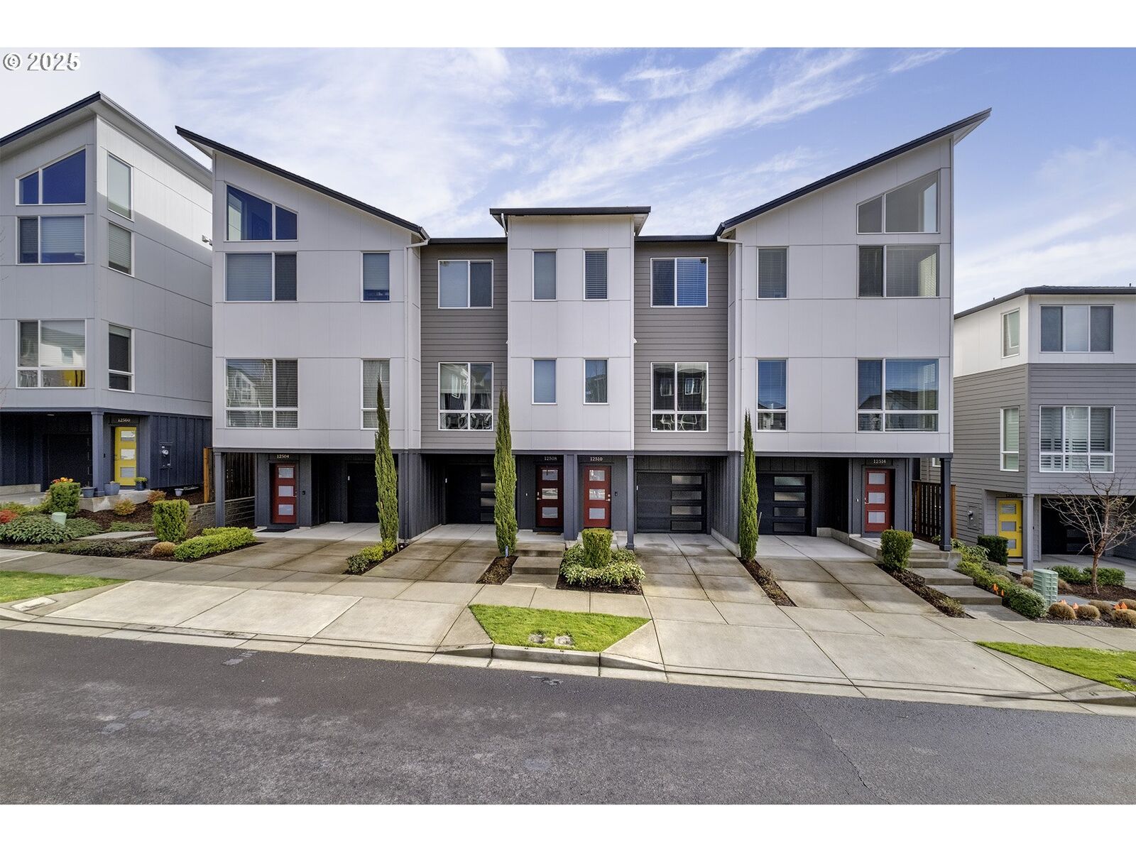 Property Photo:  12510 SW 171st Ter  OR 97007 