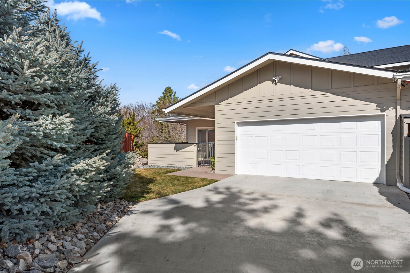 Property Photo: 411 19th Street NE 10 WA 98802