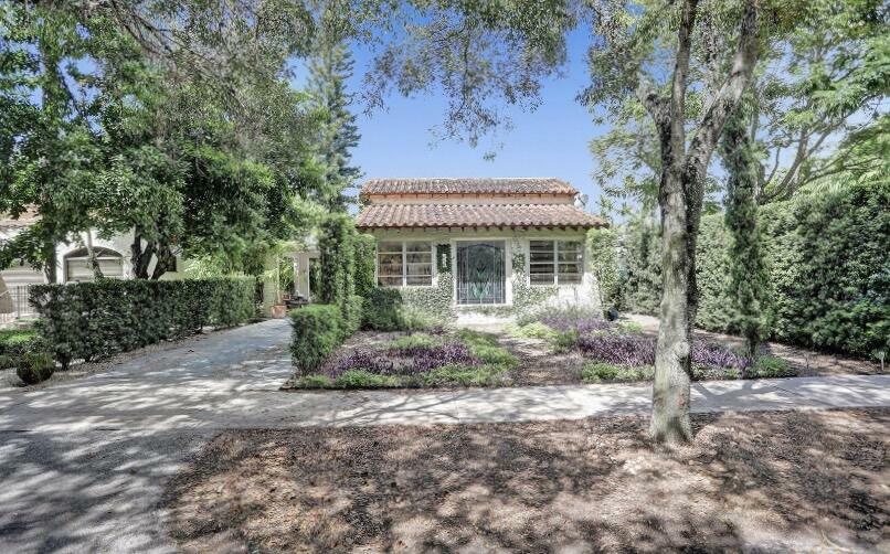 Property Photo: 1107 Alhambra Circle FL 33134