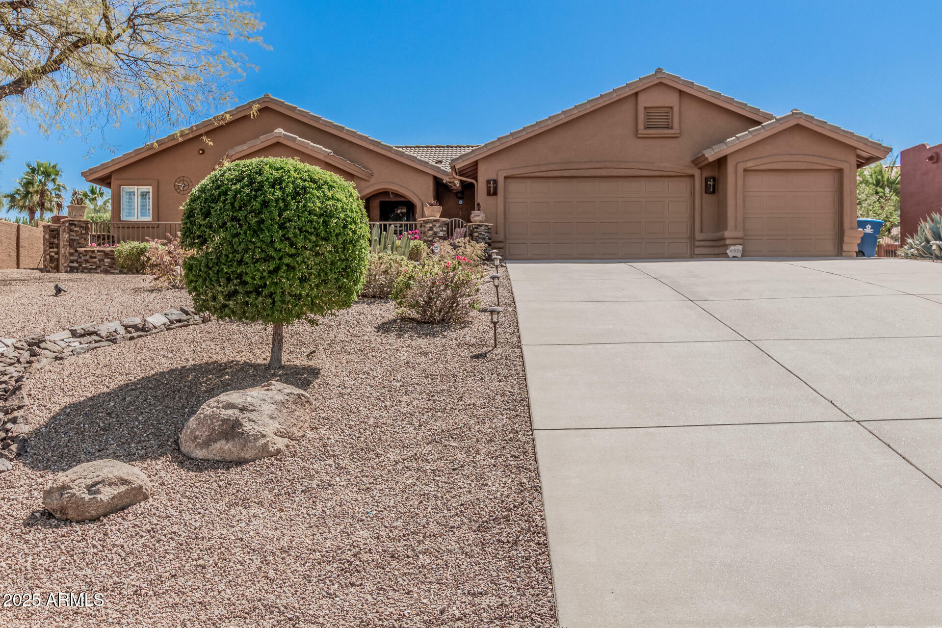 Property Photo: 16533 E Briarwood Drive AZ 85268