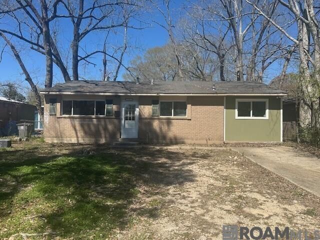 Property Photo: 7341 Whitney Dr LA 70812